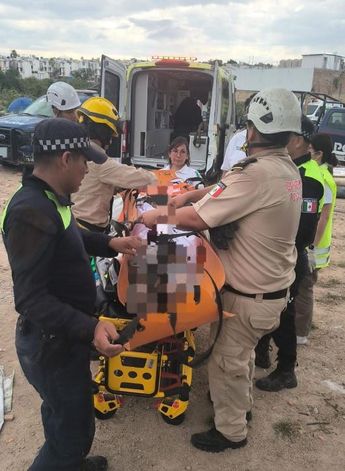 El hombre fue entregado al personal médico para recibir atención especializada | Comisaría de Tonalá