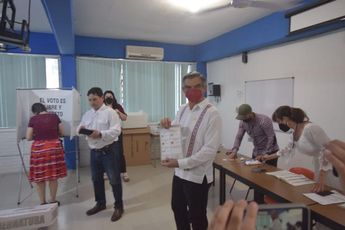 Américo Villarreal, candidato de Morena emite su voto. | Especial