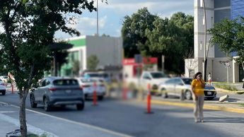 Se reportó a un hombre inconsciente que estaba con médicos