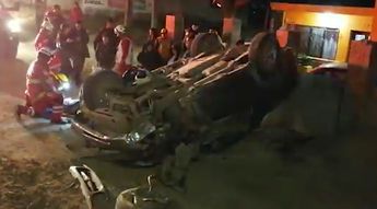 El conductor de la camioneta se fue y abandonó a sus amigos.