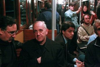 La imagen del Papa Francisco en el metro de Buenos Aires corresponde a su temporada como Arzobispo / Cortesía