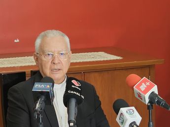 El Cardenal de Guadalajara, José Francisco Robles, respondió algunas preguntas de la prensa. | Juan Carlos Munguía