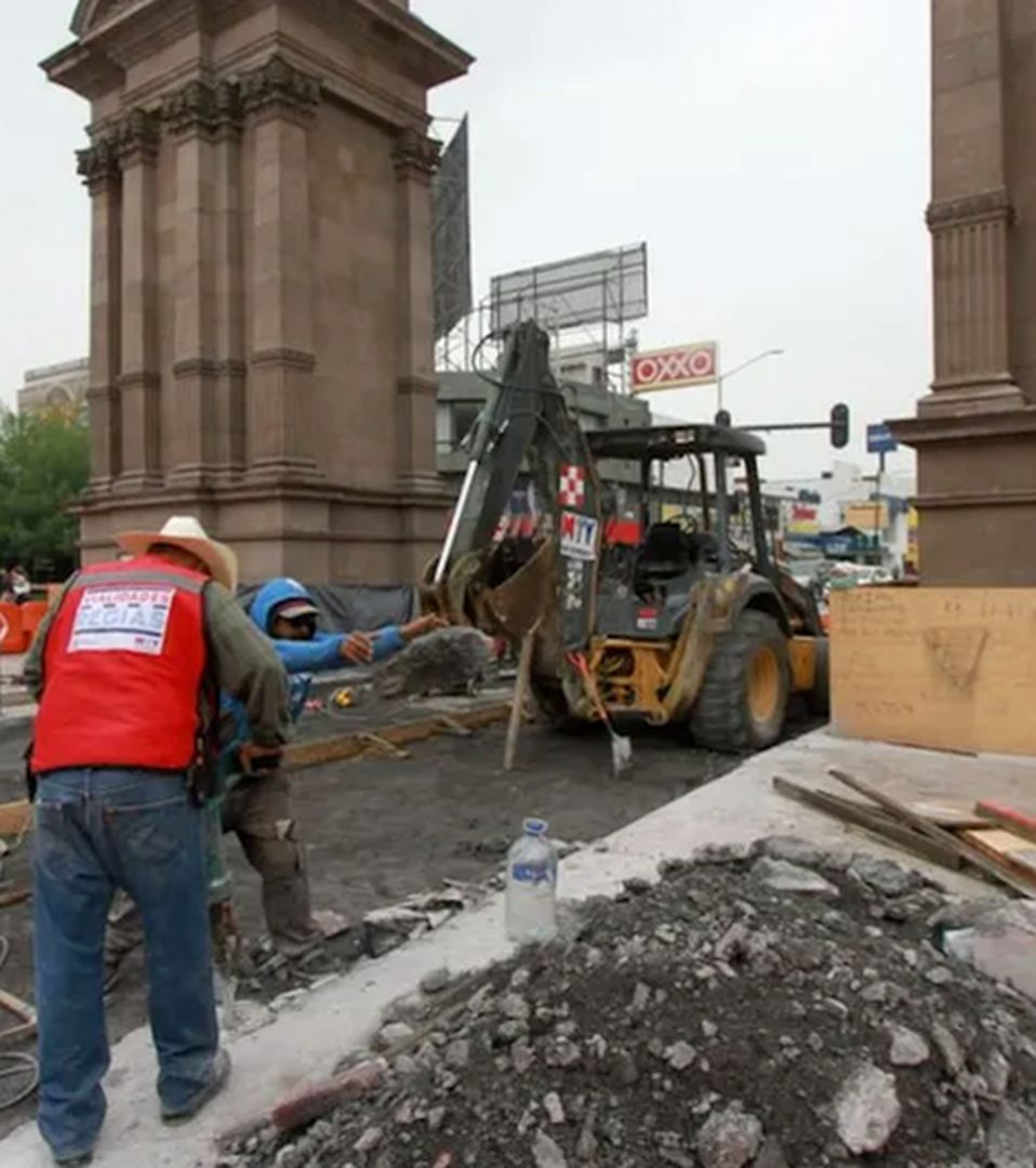 INAH ordena a alcalde de Monterrey suspender intervención en el Arco de la Independencia