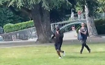 Un hombre armado con un cuchillo huye después de atacar a un grupo de niños en los Alpes franceses / AFP