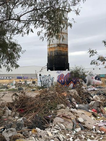Lo que una vez fue la casa del Santos, hoy luce llena de basura por algunos sectores | Fotos: Javier Olvera