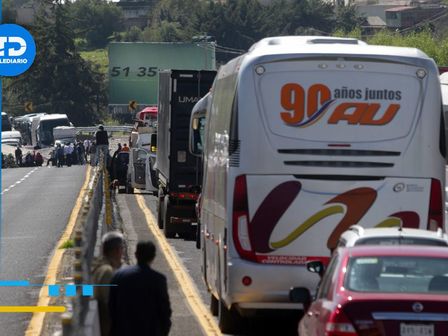 Vehículos varados en la autopista México-Puebla por un bloqueo | Cuartoscuro | Archivo