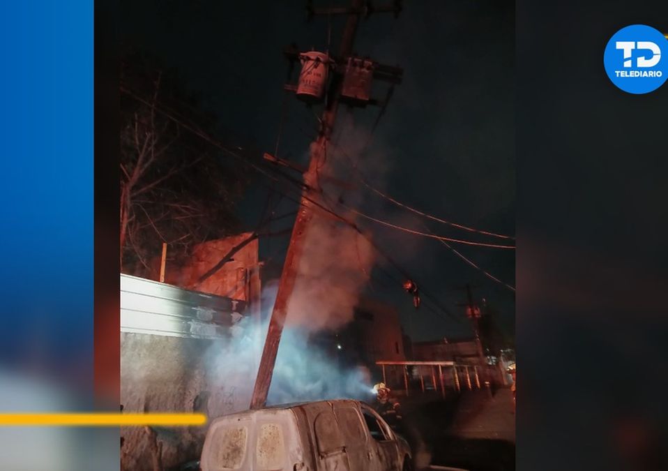 Incendio de camioneta causa corte de energía eléctrica en colonia Nuevo Repueblo en Monterrey. | Especial