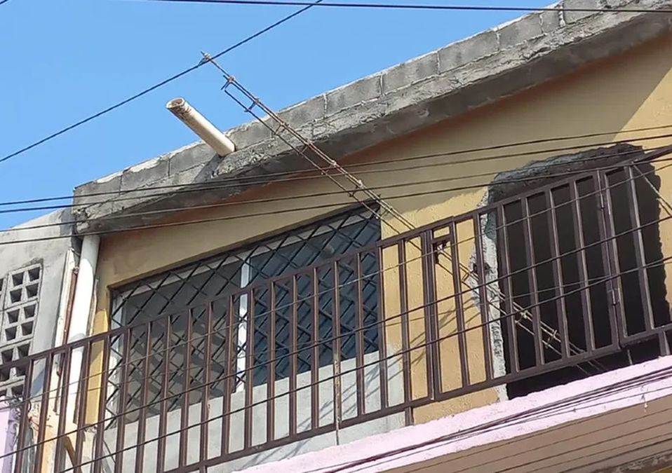 Albañil resulta lesionado tras recibir descarga eléctrica en San Pedro, NL
