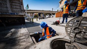 Trabajadores del Siapa realizando labores en calles de Guadalajara | Gobierno de Jalisco