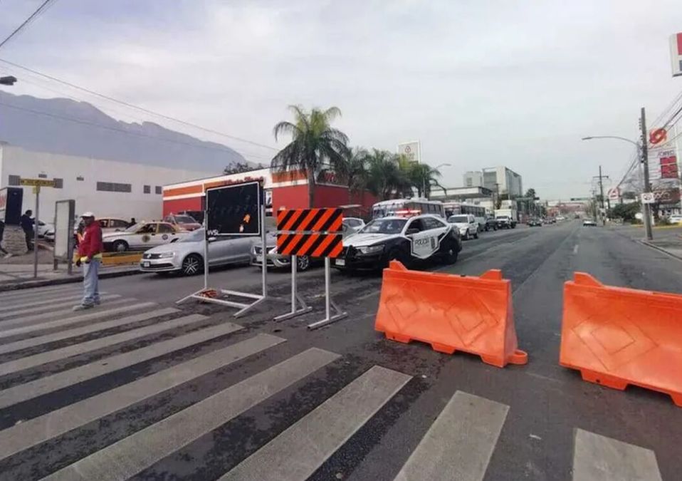 Obras en Centro de San Pedro desatan caos vial y afectan a colonos y negocios
