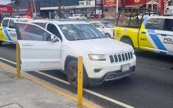 La camioneta fue recuperada sobre la avenida Paseo de los Leones. | Cortesía