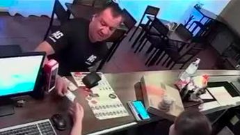 Torreón: Hombre estafa negocios con billetes de 500