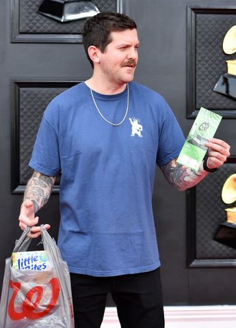 Dillon Francis pasó al súpermercado antes de llegar a los Grammy. / AFP