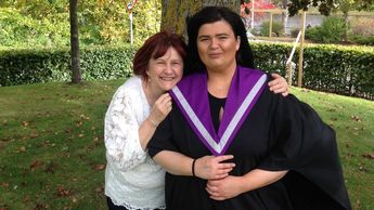 Allegados de June Bunyan la han descrito como una persona alegre y empática | Gofundme