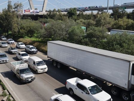 La autopista México-Puebla suele registrar carga vehicular durante las horas pico / Es Imagen