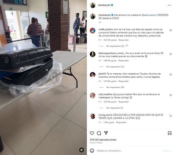Durante el live, Bellakath muestra el estado en el que llegó su maleta.