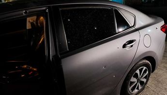 Así quedó el auto de Luis tras los balazos del Ejército / Vicente Torres Alfaro