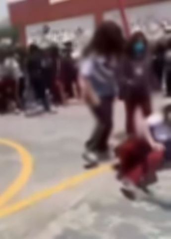 Un par de videos develan las riñas entre estudiantes jóvenes mujeres. | Cortesía