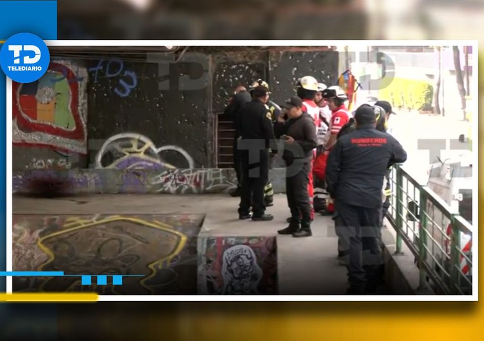Elementos de emergencia se encuentran realizando labores para rescatar el cadáver de un respiradero | Telediario