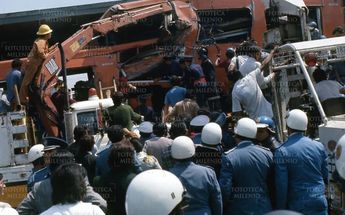 Servicios de emergencia atienden el choque del tren del metro en Viaducto en 1975 / Fototeca Milenio