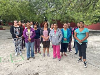 Madres de familia acusaron apatía de autoridades ante el robo a la primaria. | Víctor González Garza