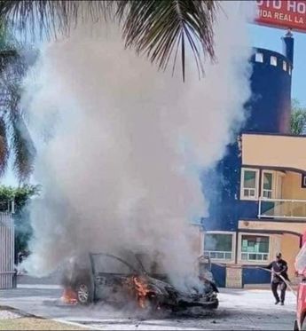 Se incendia camioneta en Puebla | Especial