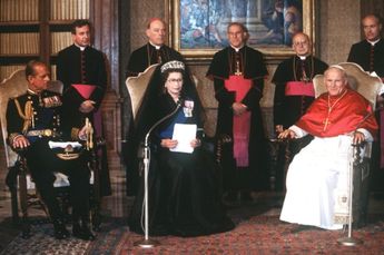 Encuentro entre la Reina Isabel II y el Papa Juan Pablo II | Especial