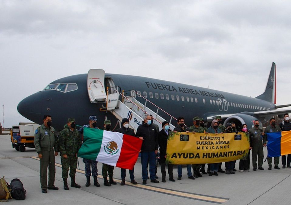 Avión aterriza en Rumania; traerá a mexicanos evacuados de Ucrania