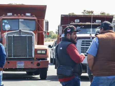 Transportistas suelen realizar bloqueos en la autopista México-Puebla, para exigir seguridad / Es Imagen