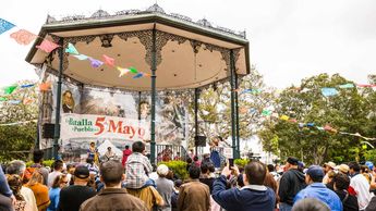 El movimiento chicano adoptó el 5 de Mayo en EU como uno de sus símbolos contra la opresión y la violación a los derechos humanos | Getty Images