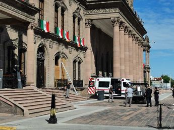 Palacio de Gobierno antes de la concentración para pedir la legalización del aborto en Nuevo León. / Alexandra Amao