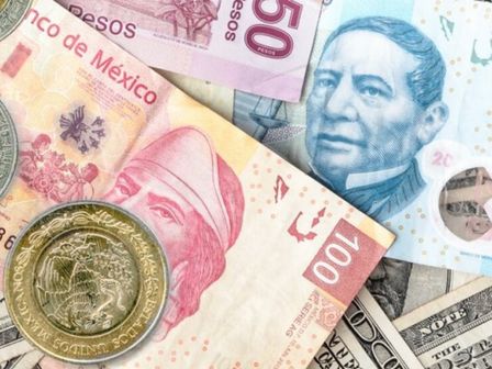 El dólar llegó a los 18 pesos en los últimos días de marzo de 2026 | Freepik