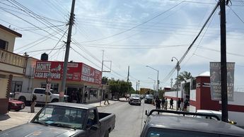 Movilización de autoridades estatales por el operativo de cateo en la comandancia de la Policía de Linares. | Cortesía