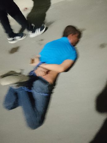 El hombre fue capturado por vecinos, quienes lo amarraron de pies y manos. | Leyda Estrada