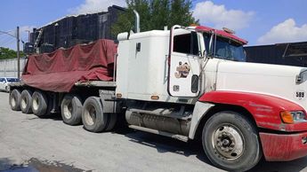 Tráiler robado que fue recuperado por autoridades. | Cortesía