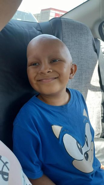 El pequeño Oziel sueña con regresar a la escuela. | Cortesía