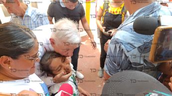 AMLO saludo a algunas personas mientras votada este 1 de junio | Amílcar Salazar