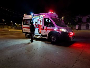 Ambulancia de la Cruz Roja en la que el hombre en situación de calle fue trasladado | Telediario