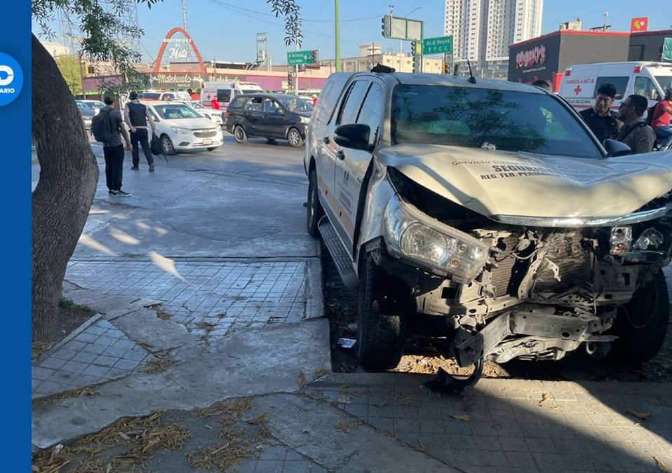 Camioneta se impacta contra camión de valores en avenida Madero en Monterrey. | Especial