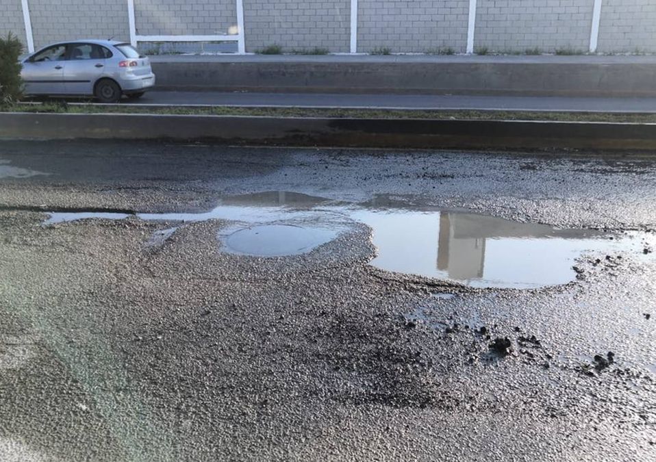 Denuncian fuga de aguas negras en colonia Constituyentes de Querétaro/