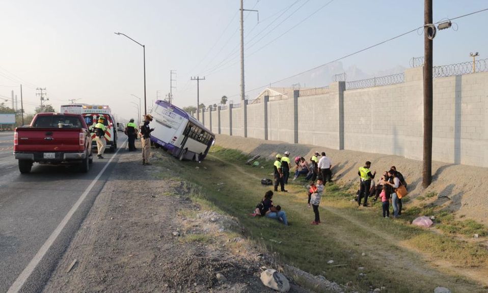 Fue en la carretera a García dónde se dio el accidente de la unidad / Cortesía