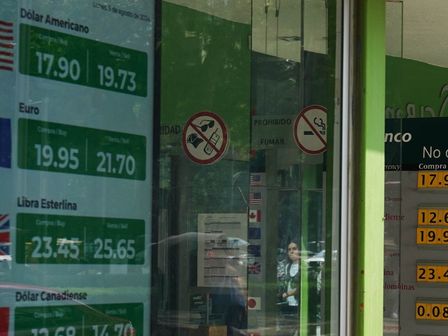Si vas a comprar o vender dólares, revisa en cuánto está su precio | Cuartoscuro