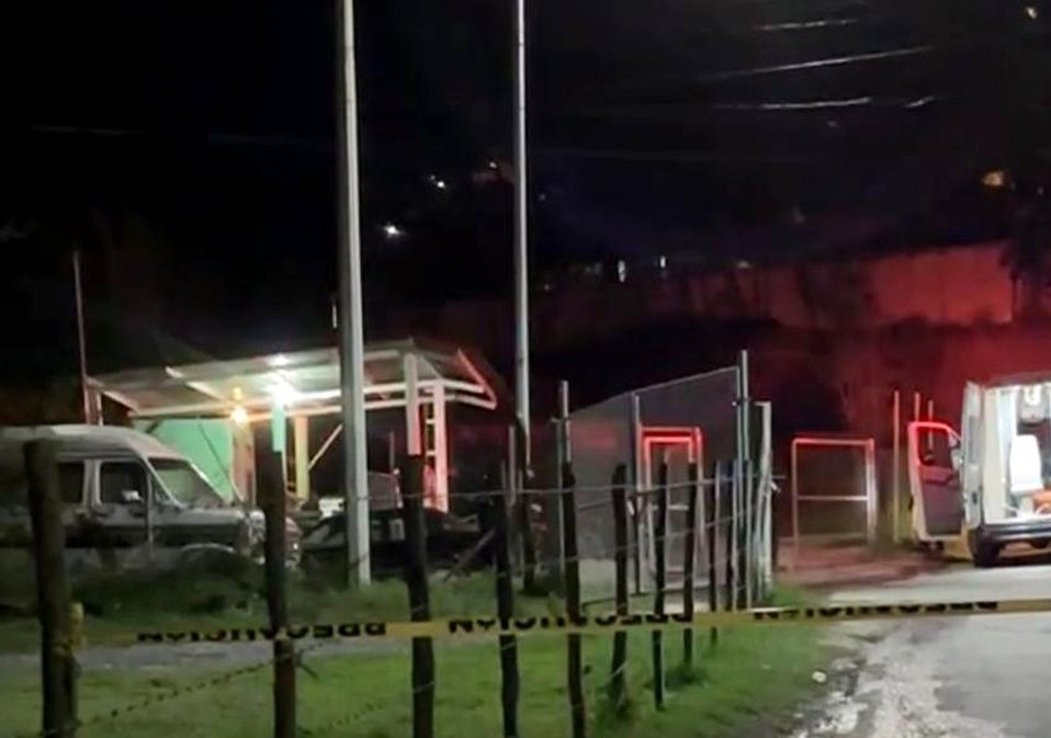 La zona fue acordonada por las autoridades de Montemorelos para preservar la escena del crimen. | Martha Zamora