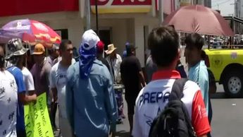 Protestas de comerciantes causan caos vial en Monterrey