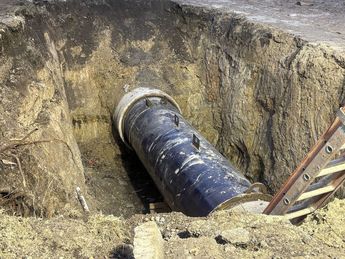 La tubería fue conectada con éxito, de acuerdo a personal de Agua y Drenaje de Monterrey. | Pedro Delgado