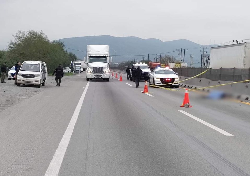 El fallecido habría sido proyectado varios metros hasta que su cuerpo quedó tendido sobre el carril de alta velocidad. | Agustín Martínez