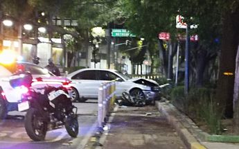 Carro impacta a motociclista / Enrique Luna