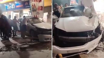 Automóvil a exceso de velocidad se incrusta en tienda OXXO de Gómez Palacio