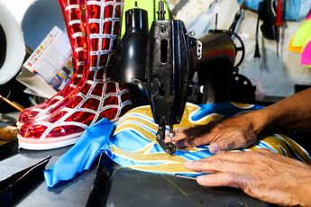 Taller de La Zaeta. el artesano de máscaras de Monterrey. / Roberto Alanis