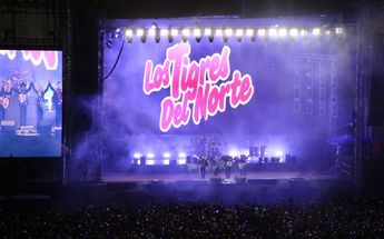 Los Tigres del Norte durante su concierto en el Zócalo / Ariel Ojeda.